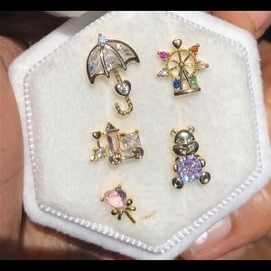 Gorgeous 5 pieces gold plated Swarovski elements earrings